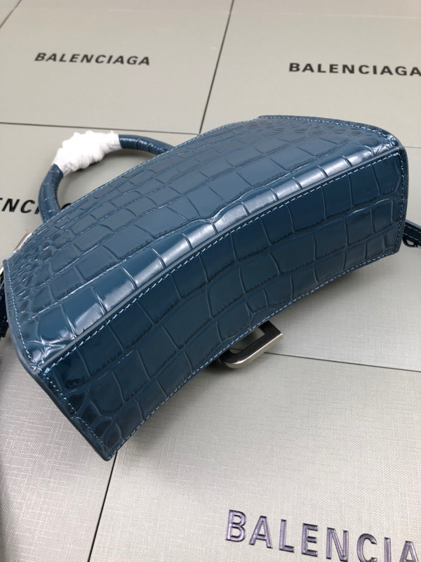 Ba*len*cia*ga hourglass