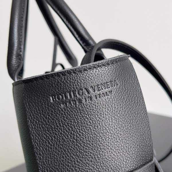 bo*te*ga Ve*ne*ta arco mini tote