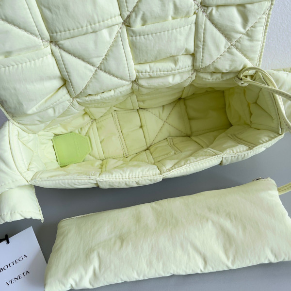 bo*te*ga Ve*ne*ta padded tech cassette