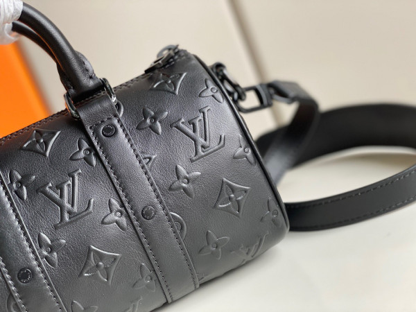 l0*is V*t0n keepall xs
