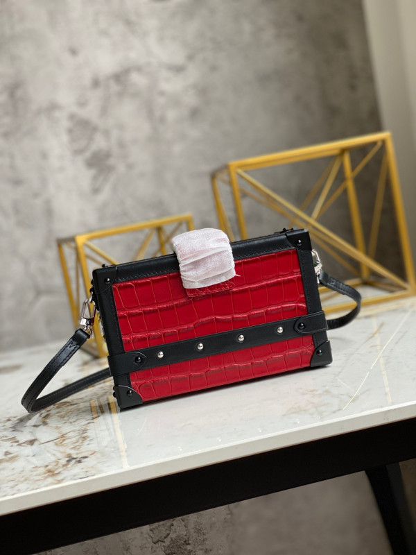 l0*is V*t0n petite malle