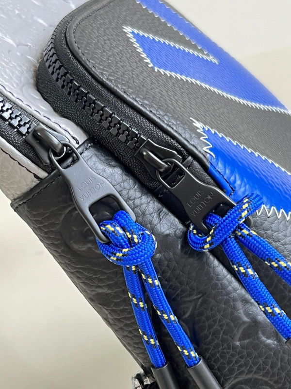 l0*is V*t0n avenue slingbag