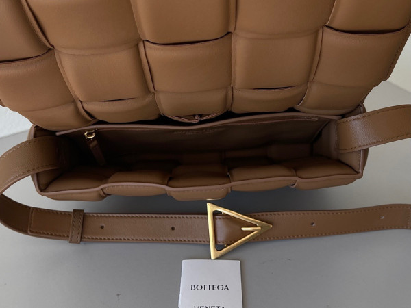 bo*te*ga Ve*ne*ta cassette