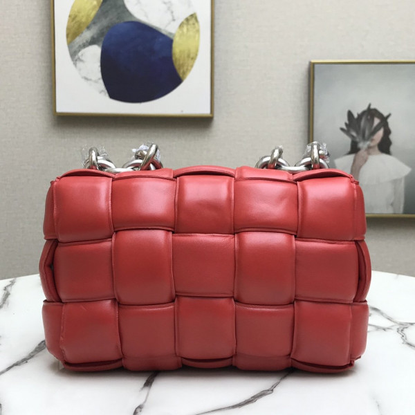 bo*te*ga Ve*ne*ta the chain cassette