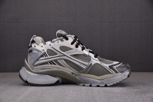 Ba*len*cia*ga runner