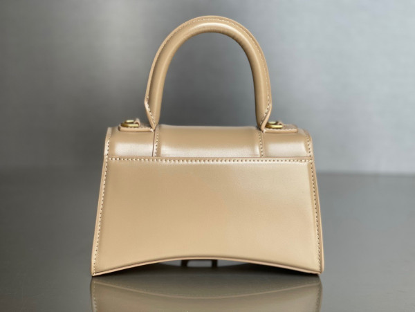 Ba*len*cia*ga hourglass