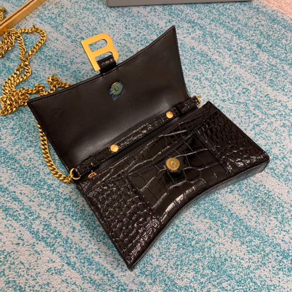 Ba*len*cia*ga hourglass wallet on chain