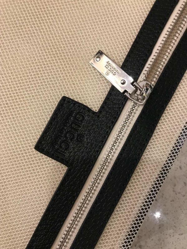 G*u*i travel box 20 inches