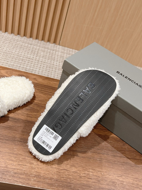 Ba*len*cia*ga sandals