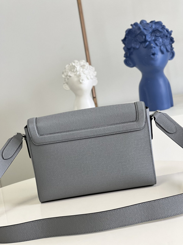 l0*is V*t0n new flap messenger