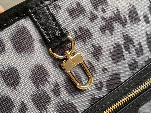 l0*is V*t0n neverfull mm