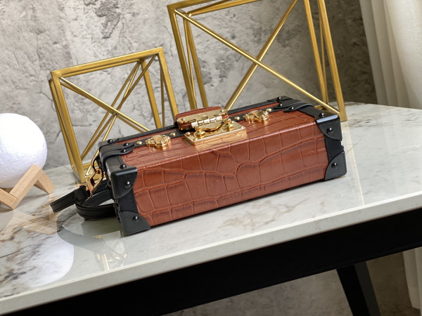 l0*is V*t0n petite malle