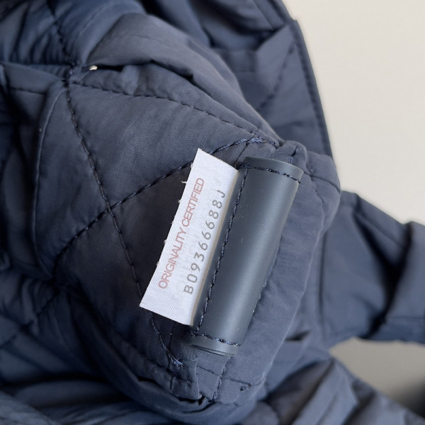 bo*te*ga Ve*ne*ta padded tech cassette