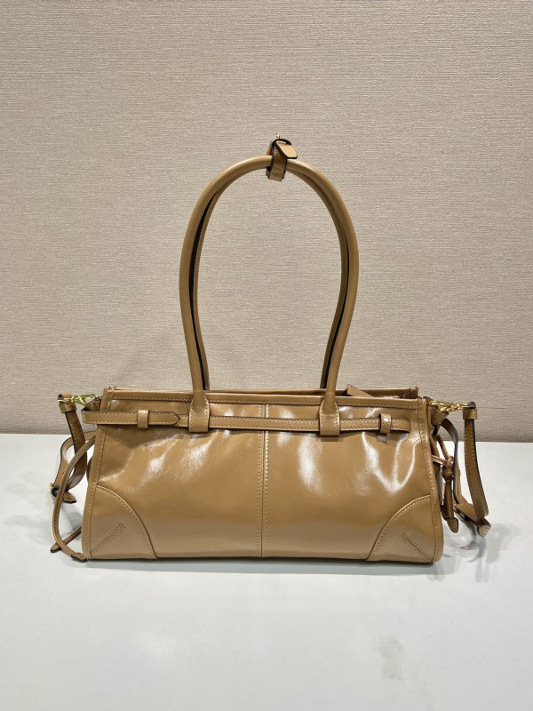 Pra*a medium leather handbag