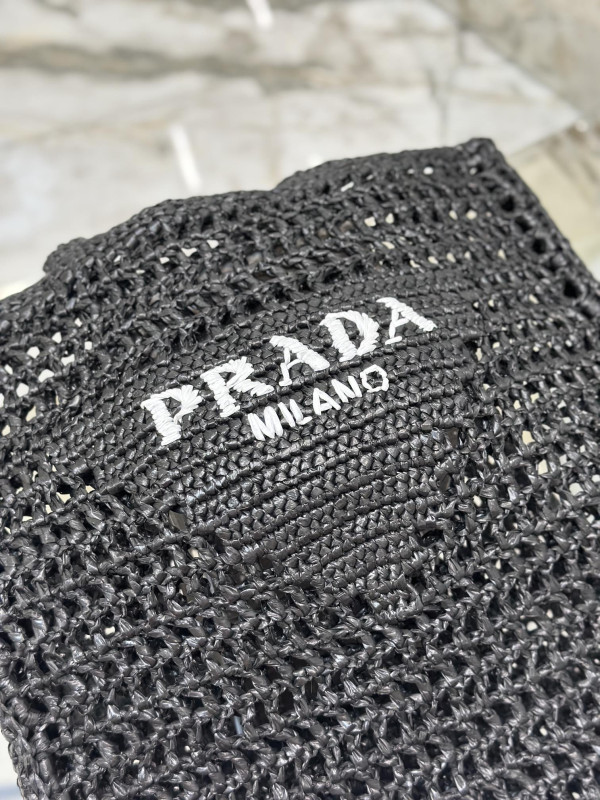 Pra*a crochet tote bag