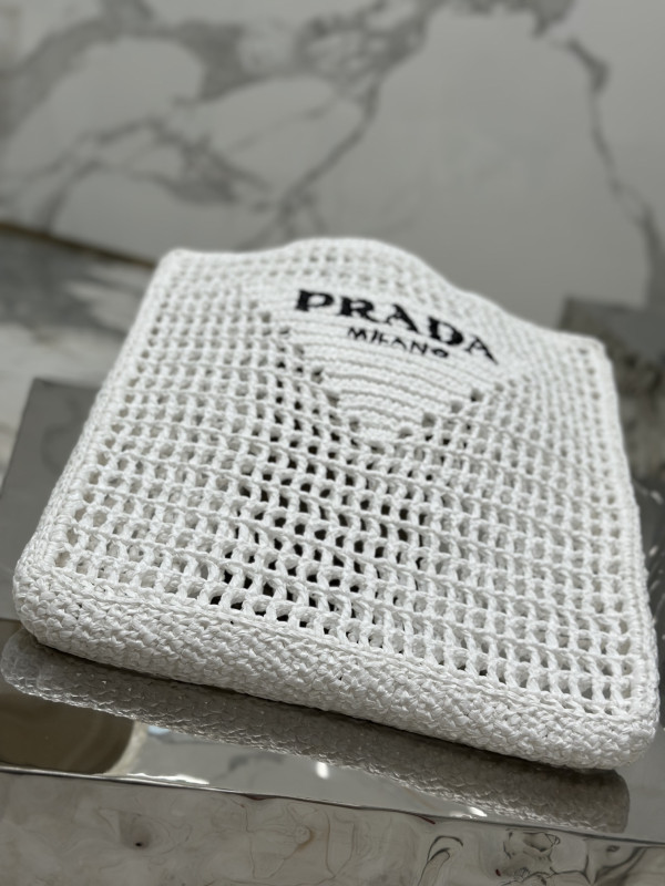 Pra*a crochet tote bag