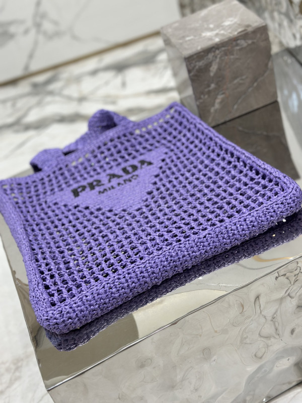 Pra*a crochet tote bag