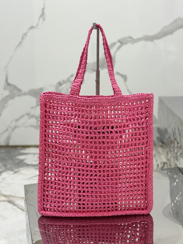 Pra*a crochet tote bag