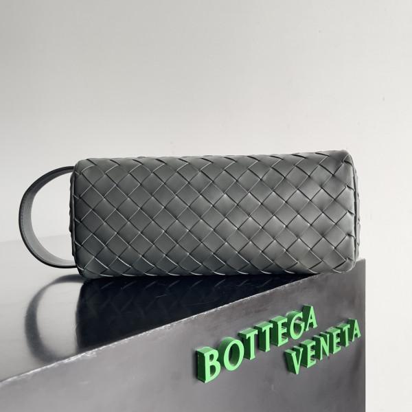 bo*te*ga Ve*ne*ta  intrecciato leather wallet-on-strap