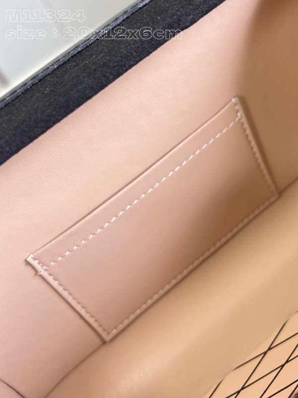 l0*is V*t0n petite malle