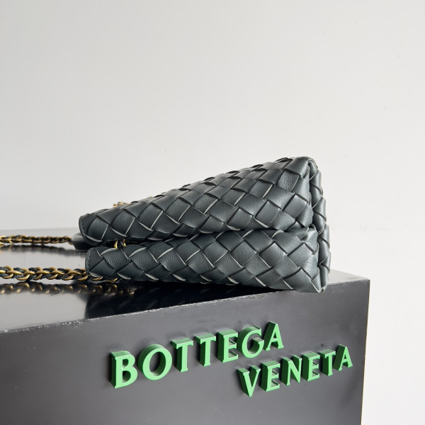 bo*te*ga Ve*ne*ta small andiamo chain-25*22*10.5cm