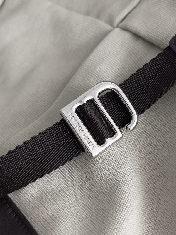 bo*te*ga Ve*ne*ta arco tote