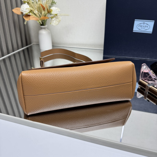 Pra*a small leather shoulder bag-26*14*9.5cm