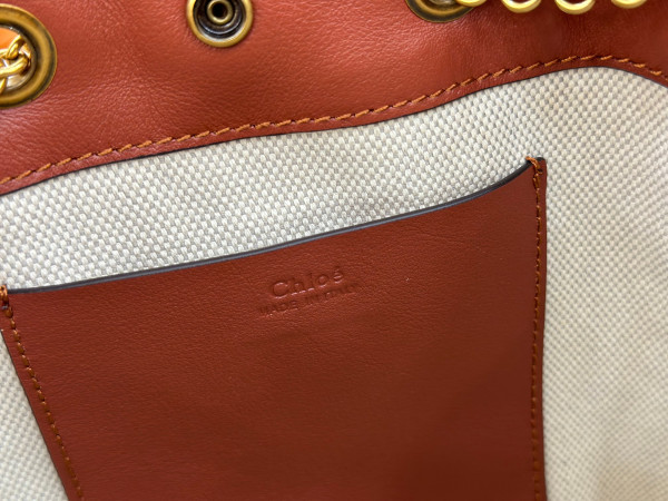 Chloe bracelet backpack in grained leather- 22*20*10.5cm