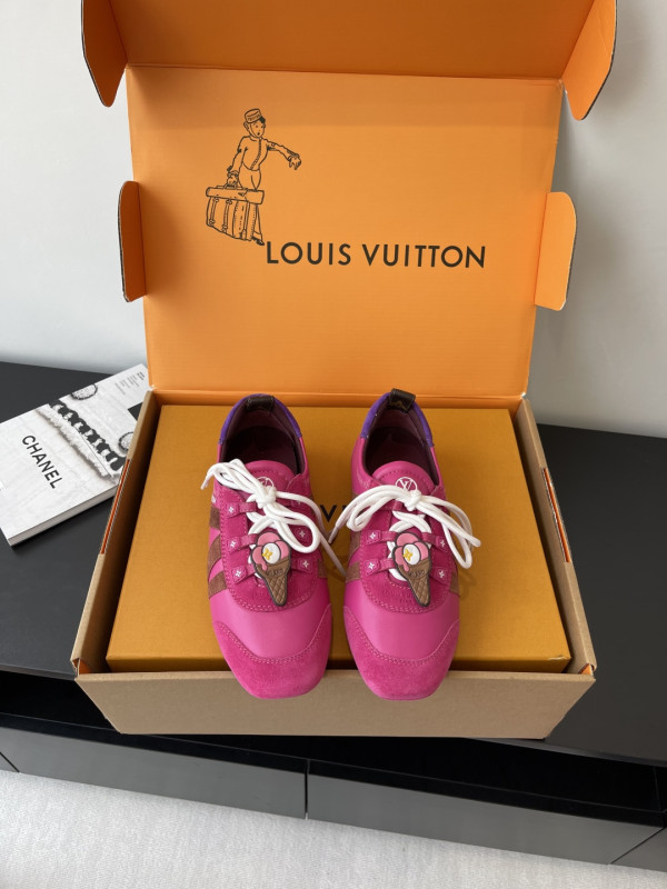 l0*is V*t0n sneakerina