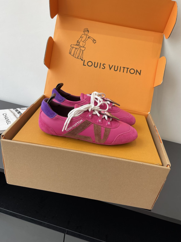 l0*is V*t0n sneakerina