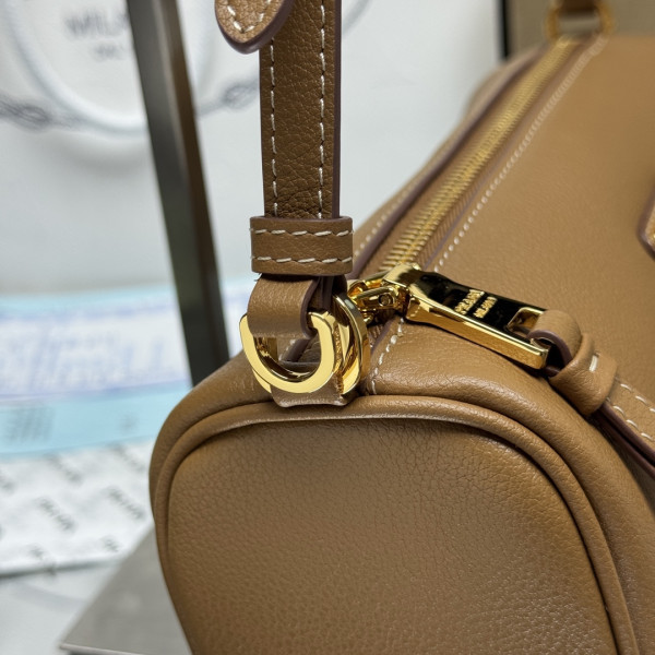 Pra*a leather pouch - 22*9*7.5cm